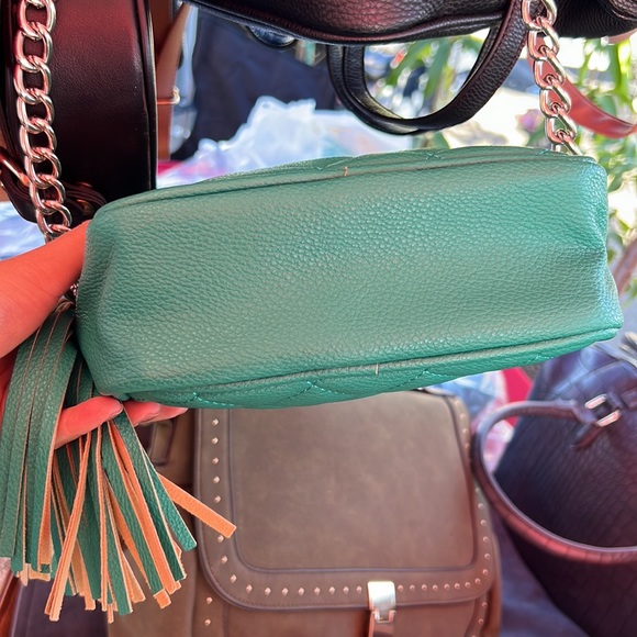 Green tassel quilted crossbody bag - Picture 4 of 6